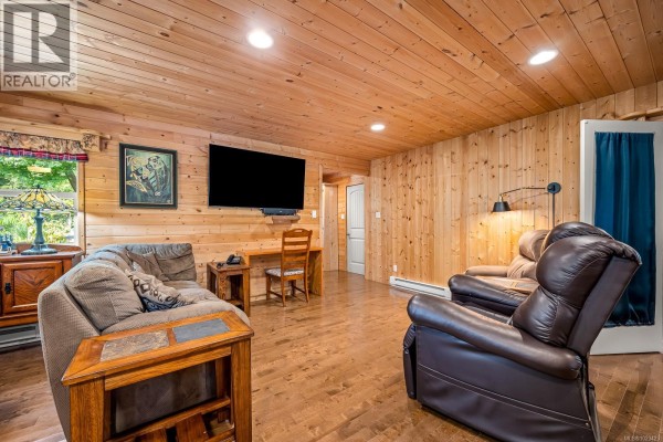 Ensuite - 1415 Baikie Rd, Denman Island, BC V0R1T0 Photo 3