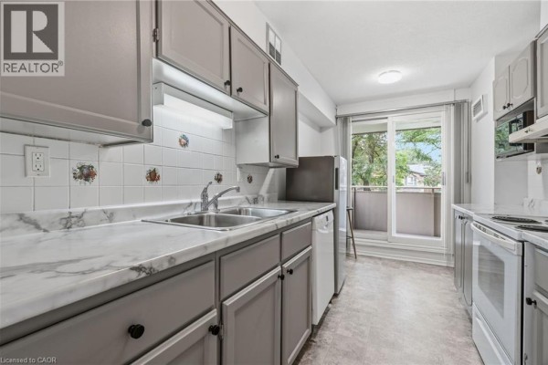 Foyer - 1415 Ghent Avenue Unit# 203, Burlington, ON L7S1X4 Photo 4