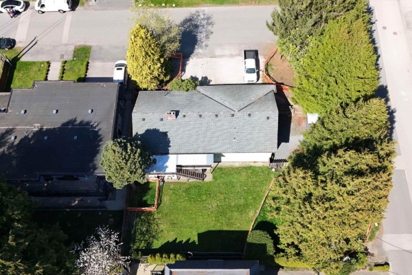 14150 Blackburn Avenue, White Rock, BC V4B2Z7 Photo 2