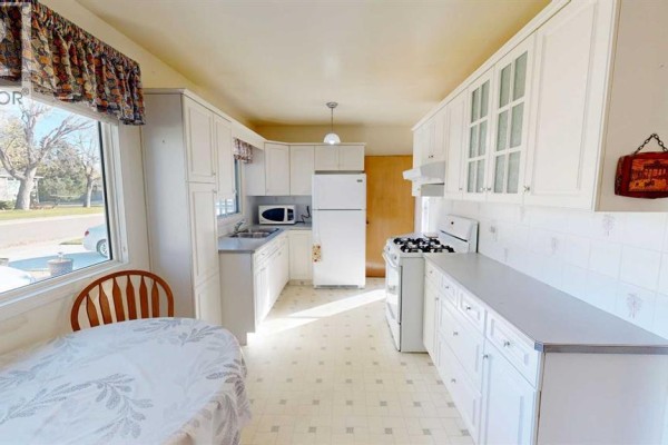 Family room - 1416 18 Avenue S, Lethbridge, AB T1K1B7 Photo 4