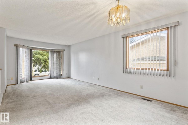 Kitchen - 1416 49a St Nw, Edmonton, AB T6L6H6 Photo 3