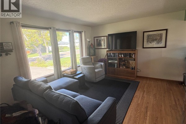 1416 Ashley Drive, Swift Current, SK, photo 2