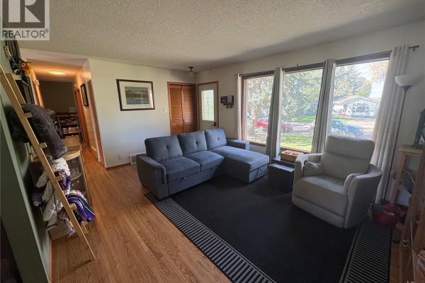 1416 Ashley Drive, Swift Current, SK, photo 3