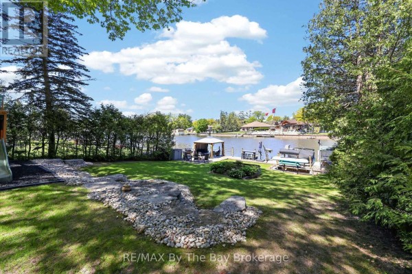 1416 River Road W, Wasaga Beach, ON, photo 2
