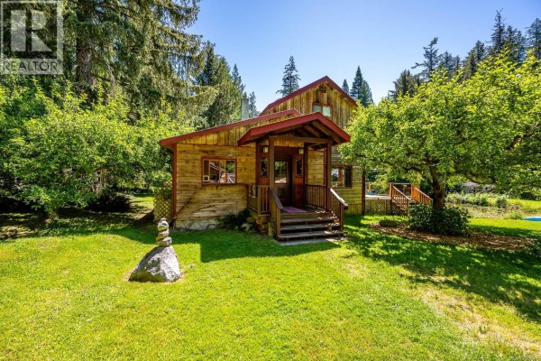 Laundry room - 1416 Robertson Rd, Cortes Island, BC V0P1Z0 Photo 2