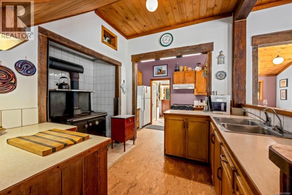 Dining room - 1416 Robertson Rd, Cortes Island, BC V0P1Z0 Photo 4