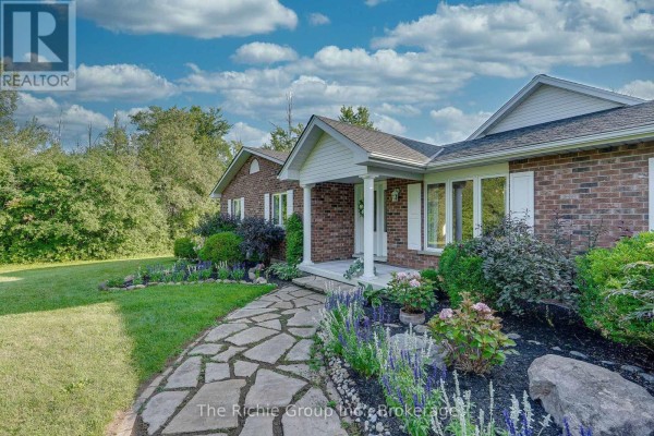 Family room - 14198 Heritage Road, Caledon, ON L7C1T6 Photo 5