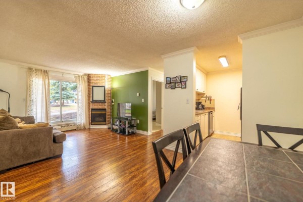 Kitchen - #142 10636 120 St Nw, Edmonton, AB T5H4L5 Photo 3
