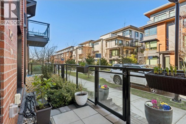 142 545 E 2nd Street, North Vancouver, BC V7L1E1 Photo 3