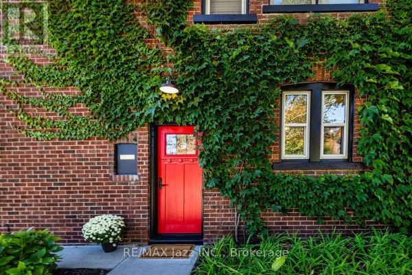 Mud room - 142 Adelaide Avenue W, Oshawa, ON L1G1Y8 Photo 4