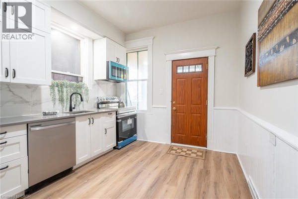 Living room/Dining room - 142 Bold Street Unit# 1, Hamilton, ON L8P1V3 Photo 4