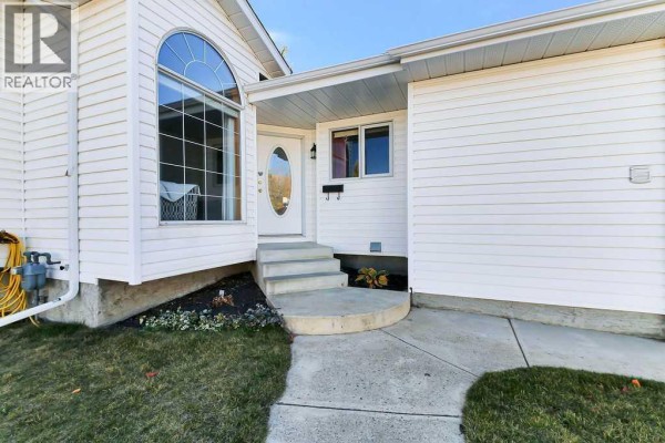 Bedroom - 142 Doran Crescent, Red Deer, AB T4R1M9 Photo 4