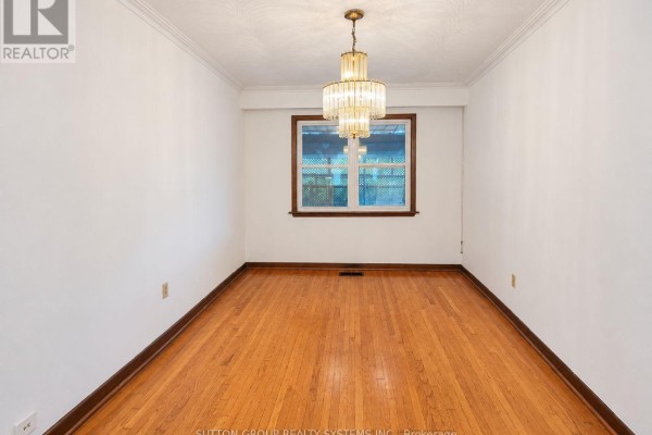 Kitchen - 142 Ennerdale Road, Toronto, ON M6E4C9 Photo 5