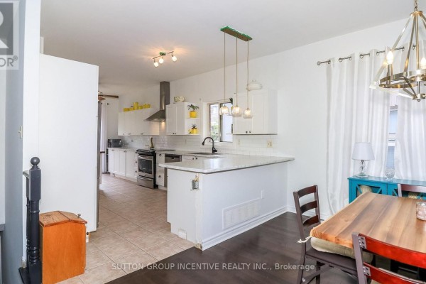 Primary Bedroom - 142 Raymond Crescent, Barrie, ON L4N0V7 Photo 5