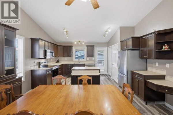 Dining room - 142 Robinson, Penhold, AB T0M1R0 Photo 4