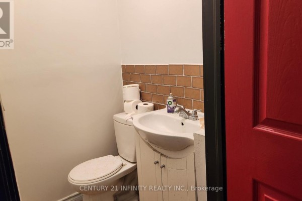 142 Simcoe Street S, Oshawa, ON, photo 3