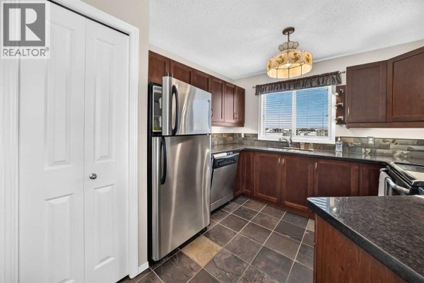 Primary Bedroom - 1420, 505 Railway Street W, Cochrane, AB T4C2K9 Photo 5