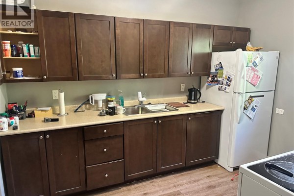 Kitchen - 1420 Wascana Street, Regina, SK S4T4J5 Photo 2