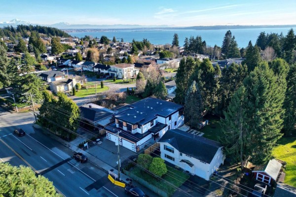 14204 North Bluff Road, White Rock, BC V4B3C4 Photo 3