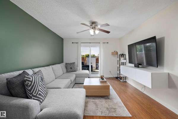 Kitchen - 14207 23 St Nw, Edmonton, AB T5Y1N1 Photo 3
