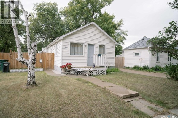 Kitchen - 1421 H Avenue N, Saskatoon, SK S7L2E5 Photo 3