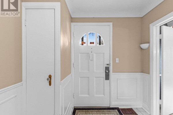 Living room - 1421 Military Trail, Toronto, ON M1C1A7 Photo 5