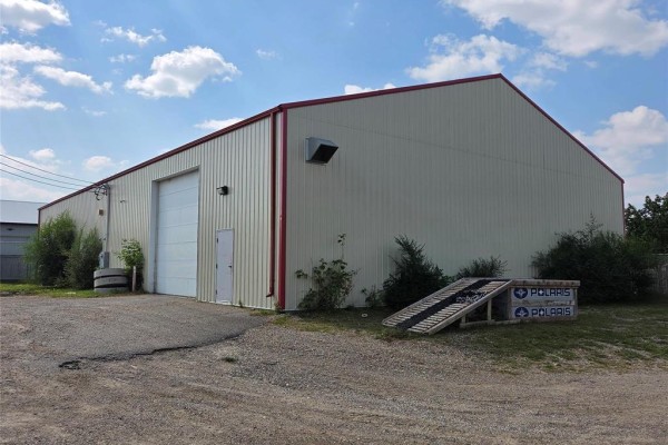 1421 White Swan Street, Brandon, MB R7C0A5 Photo 2