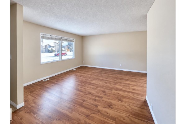 Dining room - 14212 114 St Nw, Edmonton, AB T5X3Z8 Photo 2