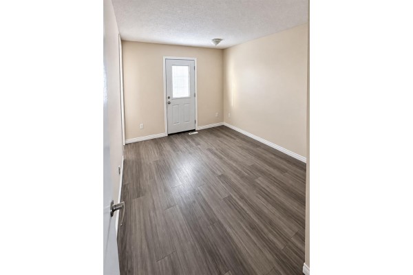 Primary Bedroom - 14212 114 St Nw, Edmonton, AB T5X3Z8 Photo 5