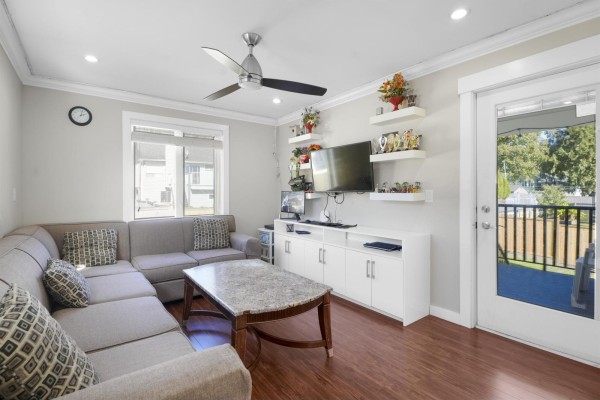 14217 67 Avenue, Surrey, BC V3W0P5 Photo 5