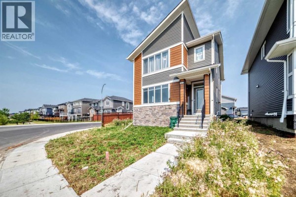 1422 Midtown Link Sw, Airdrie, AB, photo 2
