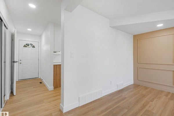 Primary Bedroom - 14225 32 St Nw, Edmonton, AB T5Y1H3 Photo 4