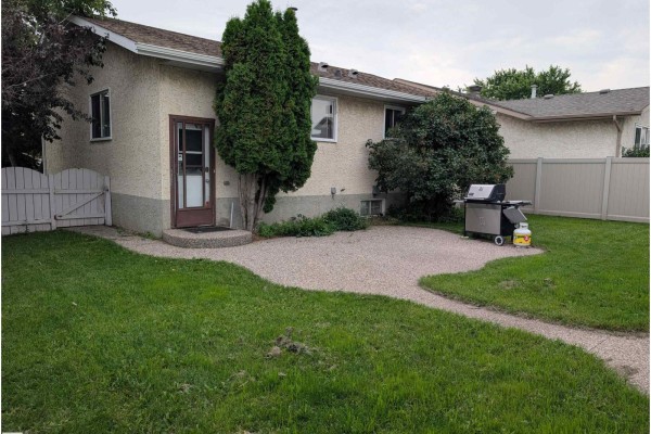 Kitchen - 14228 22 St Nw, Edmonton, AB T5Y1E5 Photo 2
