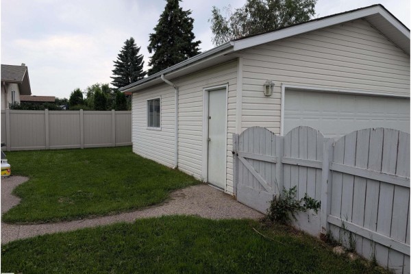 Primary Bedroom - 14228 22 St Nw, Edmonton, AB T5Y1E5 Photo 3