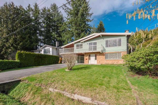 14237 69 Avenue, Surrey, BC V3W2H8 Photo 2