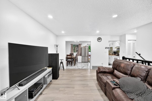 14240 23 St Nw, Edmonton, AB, photo 2