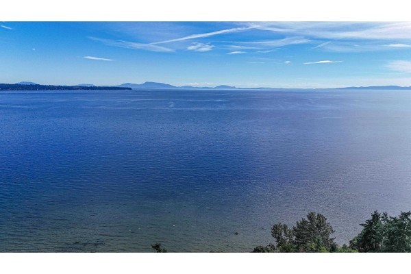 14249 Marine Drive, White Rock, BC V4B1A9 Photo 2