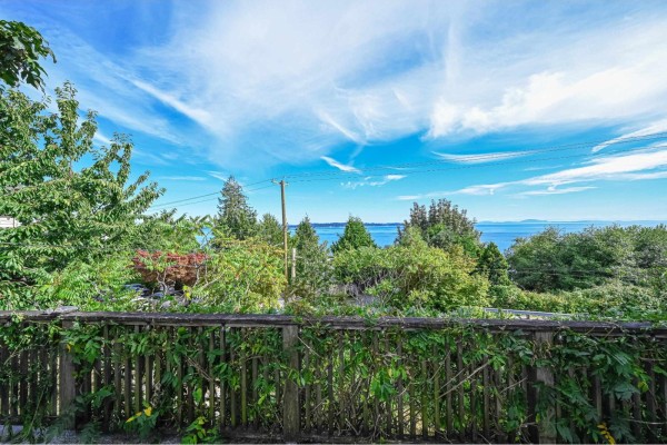 14249 Marine Drive, White Rock, BC V4B1A9 Photo 3