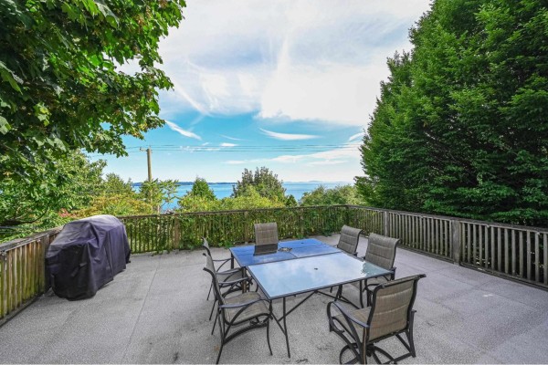 14249 Marine Drive, White Rock, BC V4B1A9 Photo 4