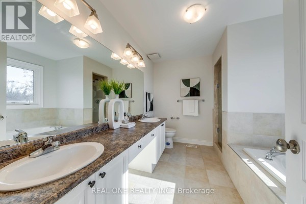 Double vanity, soaking tub, and separate shower - 1426 Redwing Court Oakville