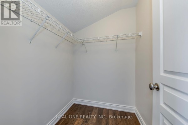 Empty closet with wire shelving and vaulted ceiling - 1426 Redwing Court Oakville