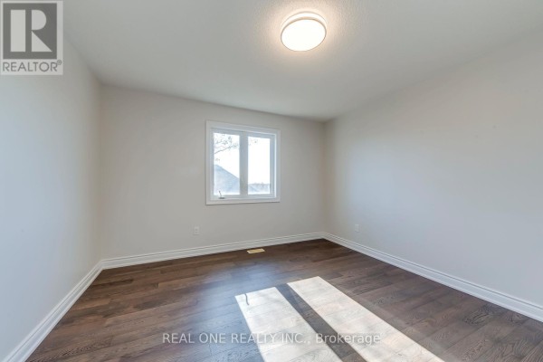 Bedroom with hardwood floors and natural light - 1426 Redwing Court Oakville