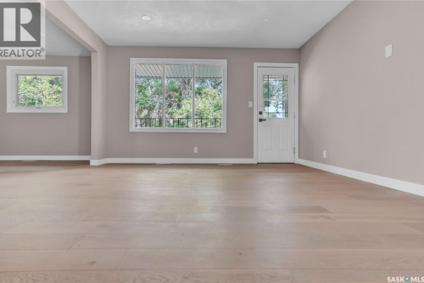 Living room - 1426 Southam Street, Regina, SK S4T6T7 Photo 3