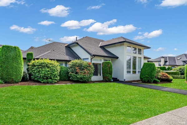 Close-up of the house's entrance with manicured lawn and pathway - 14260 82a Avenue, Surrey