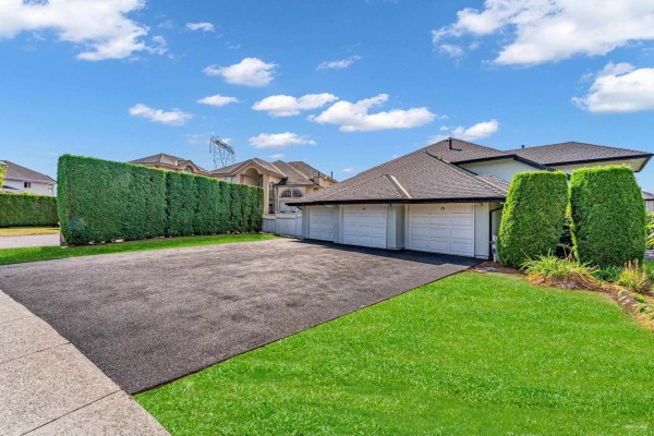Side view of the house showcasing landscaping and surrounding greenery - 14260 82a Avenue, Surrey