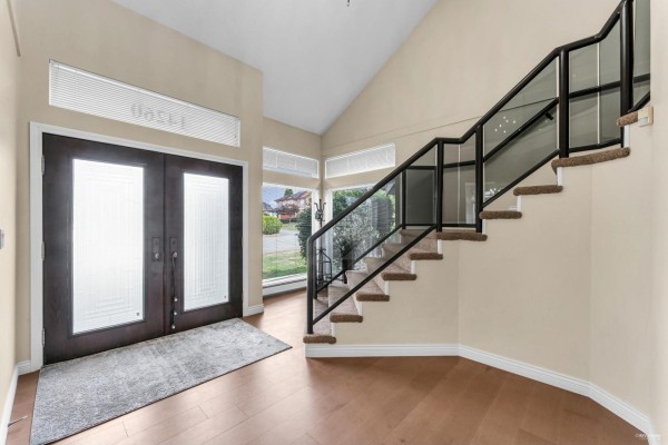 Corner view of the property highlighting the circular driveway and lush landscaping - 14260 82a Avenue, Surrey