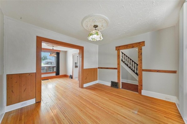 Primary Bedroom - 1427 Bannatyne Avenue, Winnipeg, MB R3E0X3 Photo 4
