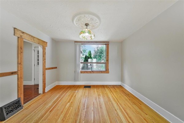 Bedroom - 1427 Bannatyne Avenue, Winnipeg, MB R3E0X3 Photo 5