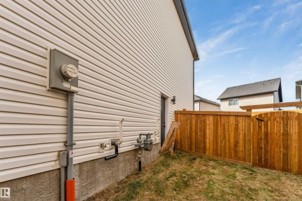 Family room - 1428 11 Av Nw, Edmonton, AB T6T2W4 Photo 4