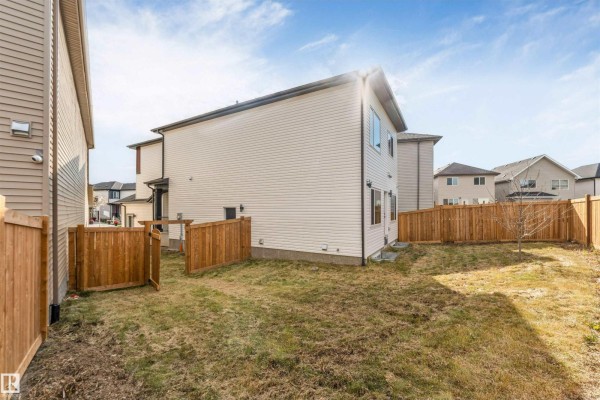 Primary Bedroom - 1428 11 Av Nw, Edmonton, AB T6T2W4 Photo 5